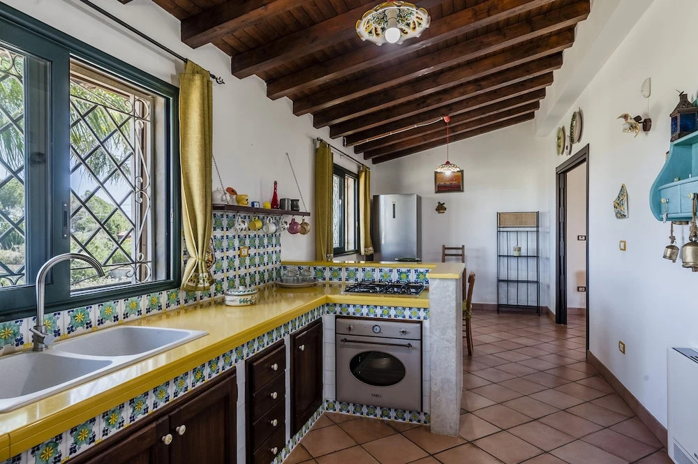 Charming Sea View Villa close to beach