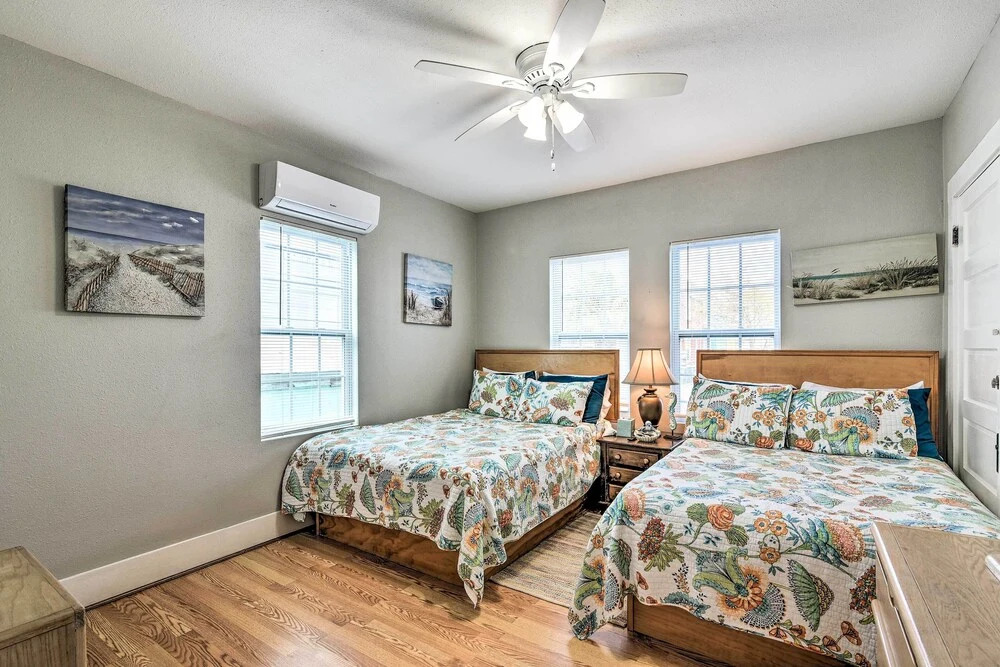 Steps to Beach: Nautical Galveston Home Near Pier!