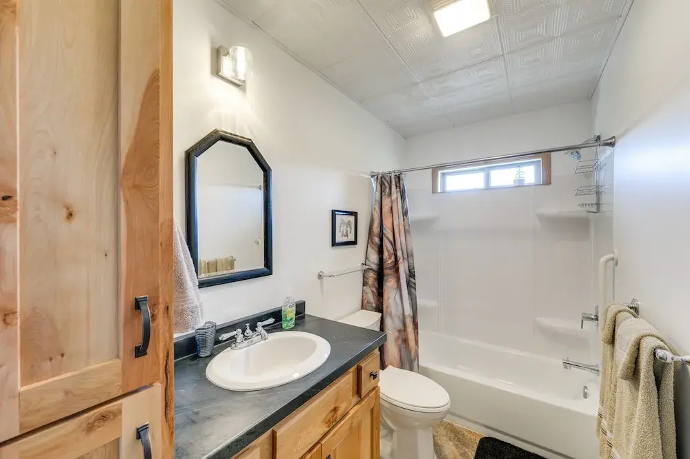 Family-friendly Lander Home Rental: Yard, Patio!