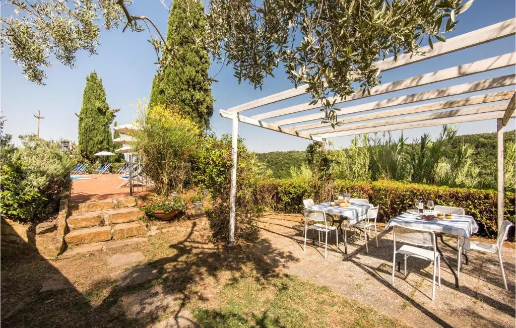 Beautiful apartment in Montaione with Outdoor swimming pool, WiFi and 2 Bedrooms