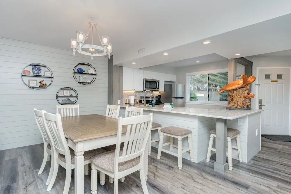 Completely remodeled and open 18C Richmond Park villa