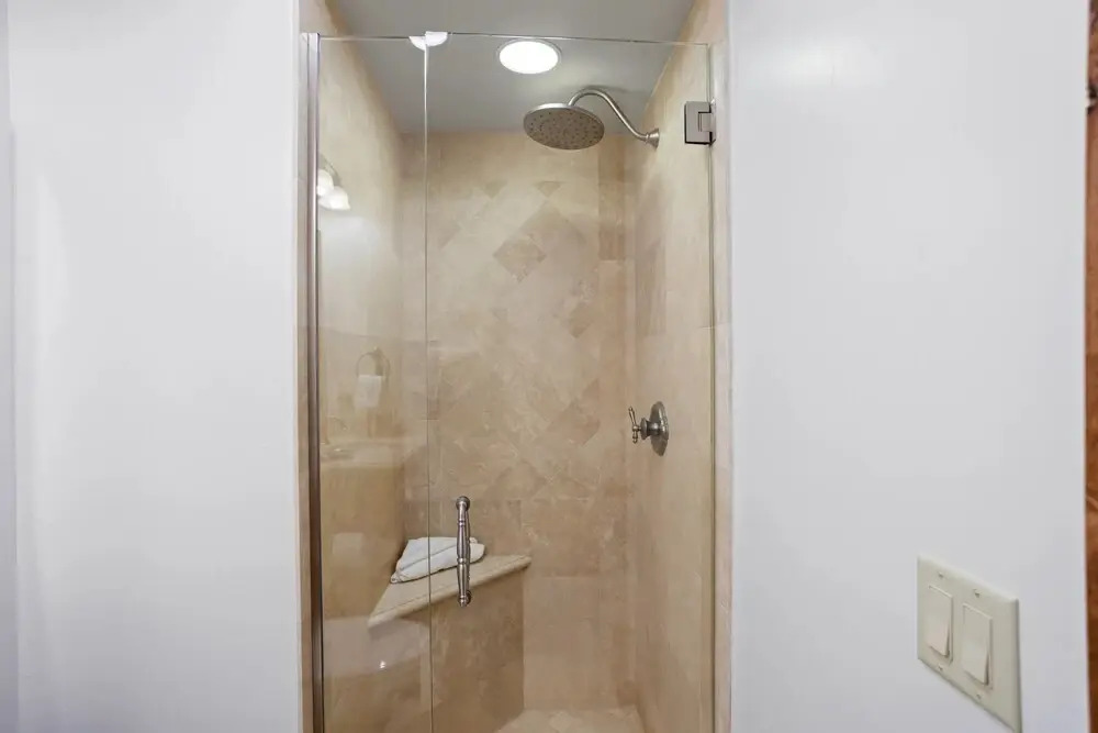 Grand Lodge - 3 Bedroom Deluxe #404 - Ski-in/out 3 Condo