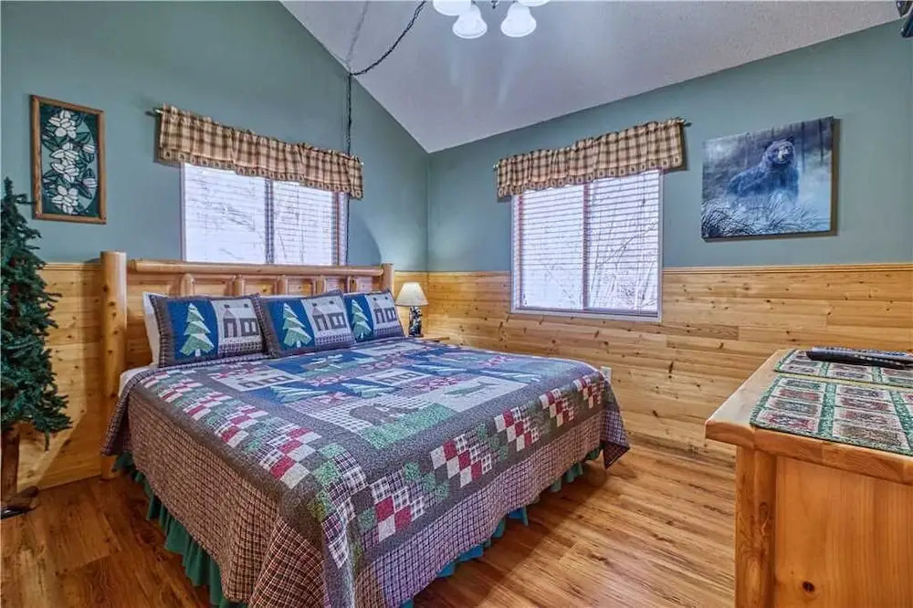 Black Bear Lookout - Two Bedroom Cabin