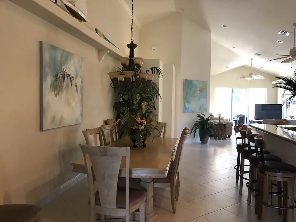 Naples vacation Rental, private pool, close to Vanderbilt Beach and De