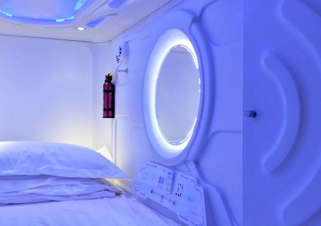MET A Space Pod @ Chinatown