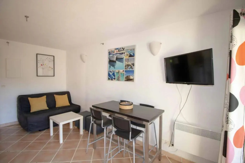 NICE 25 m BRIGHT with BALCONY and POOL