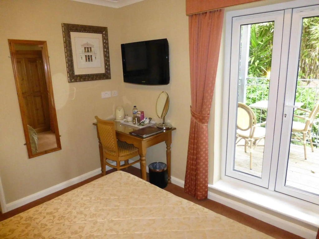 Summerhill Hotel