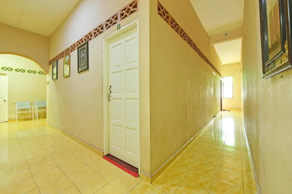 Oyo 90639 Hotel Azimah