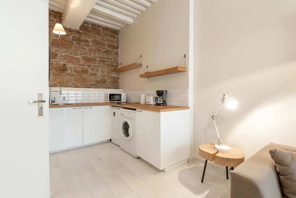 Charming Studio for 2 near the Metro by GuestReady