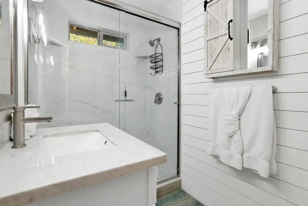 2224-alpine Country Villa 3 Bedroom Home by RedAwning