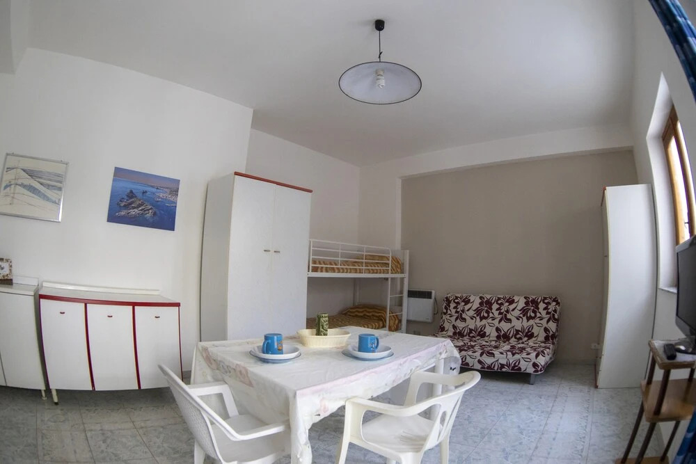 Furnished Open-space Apartment Near the sea and Commercial Points