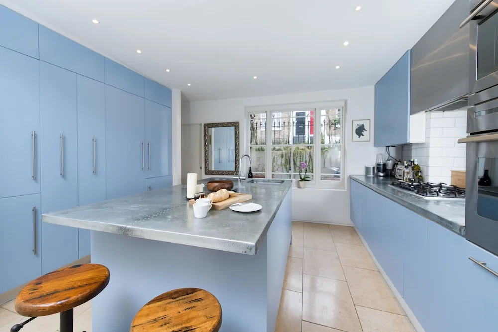 Stylish and Spacious 2BR House in Hammersmith