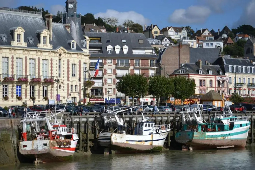 L'IDEAL 6 ( casino a 50m, plage a 150m)