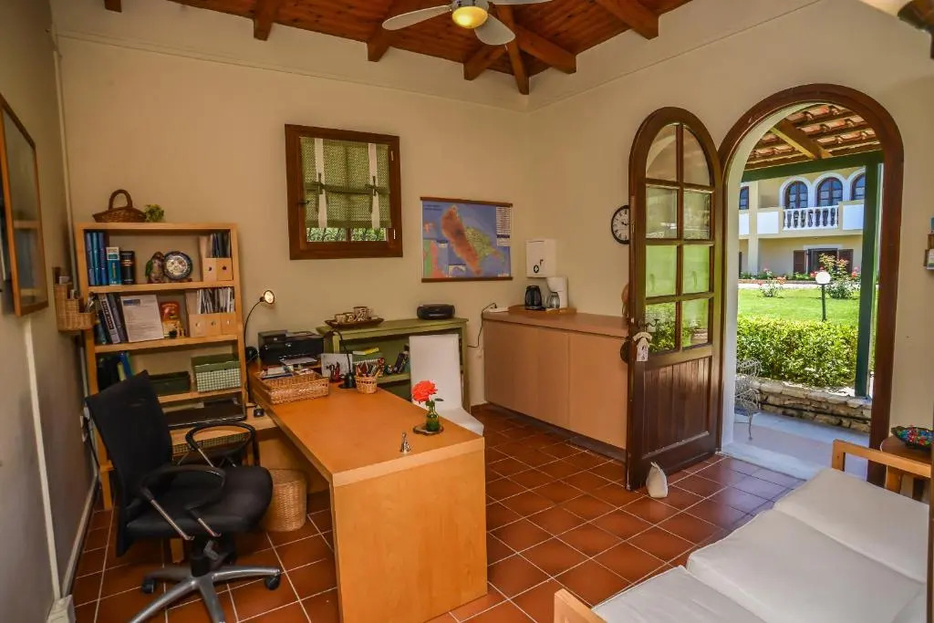 Amboula Beach Apartments