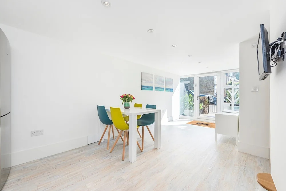 1 Bedroom House in West London