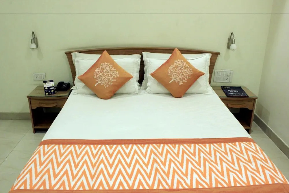 OYO 9899 Hotel Palm Tree
