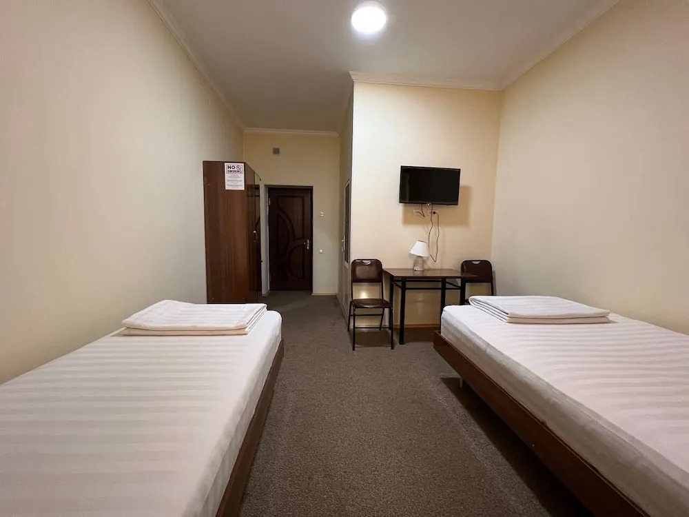 Отель Orom Hotel