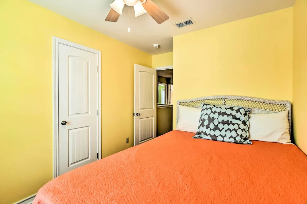Near Beach & Golfing: Port Aransas Condo w/ Deck