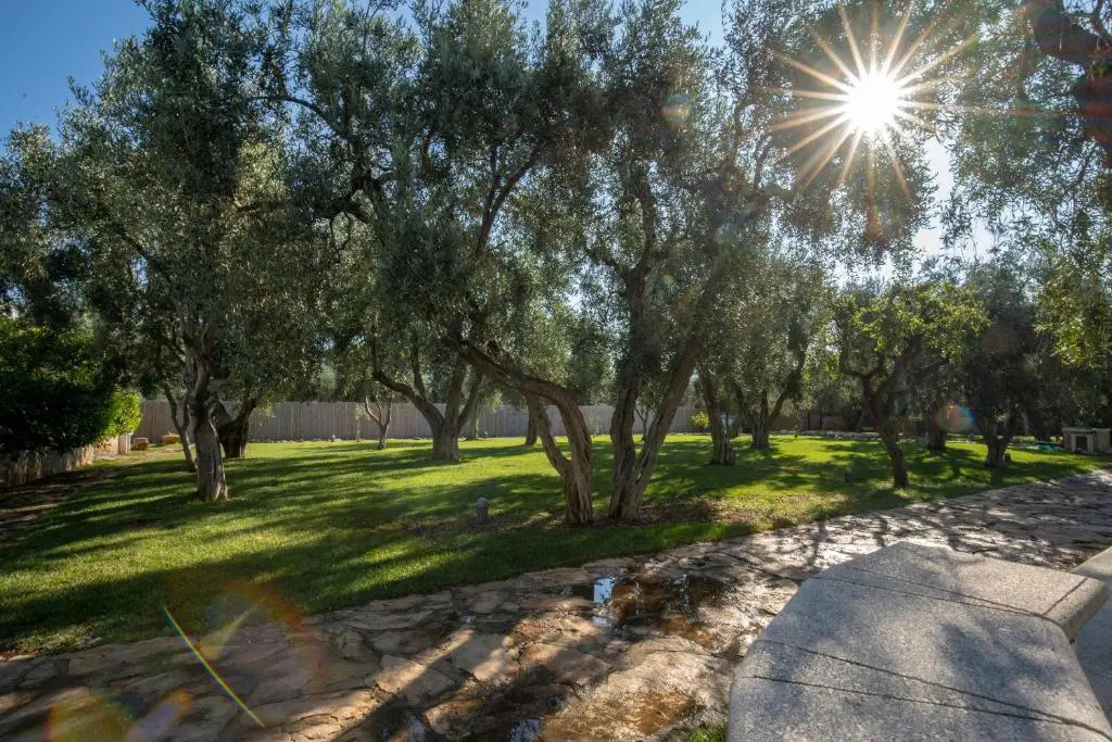 melograno Holiday Home with Swimming Pool and Private Beach
