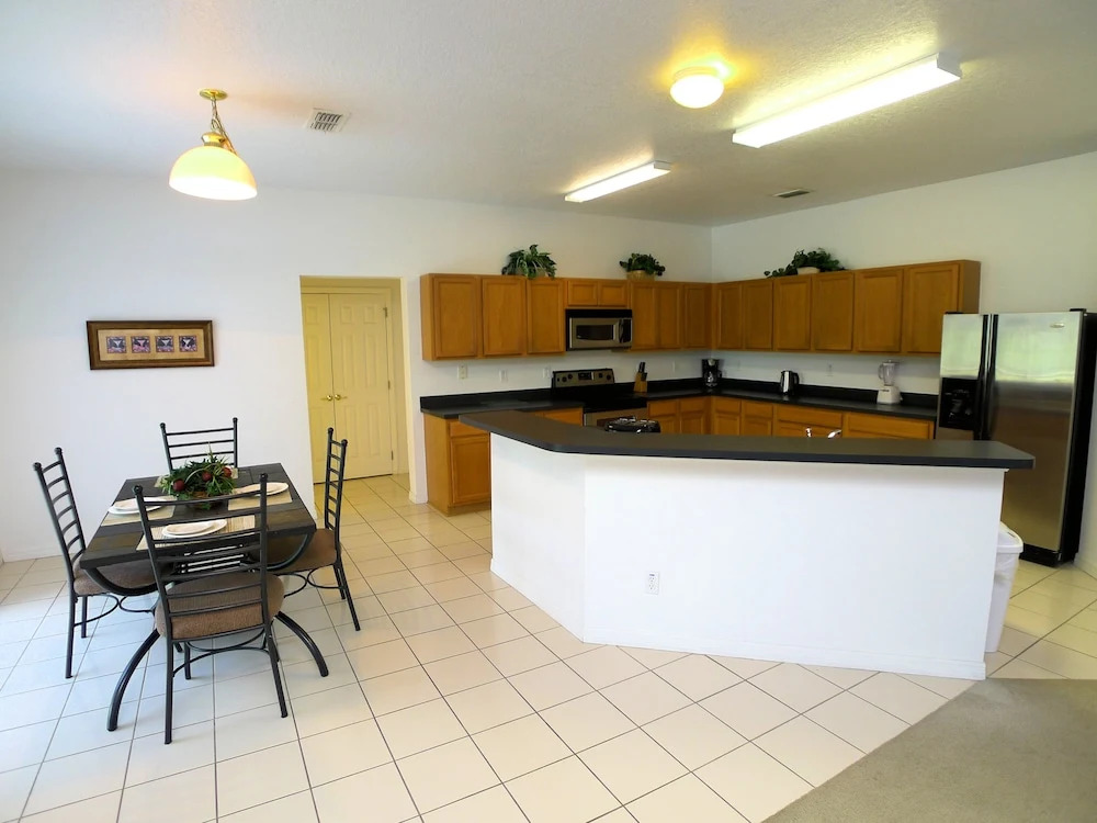 4 Bed Pool Home 253