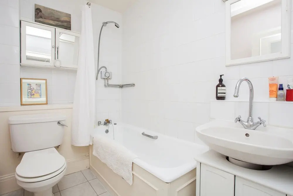 Beautiful and Light Chelsea 1 Bed Apartment