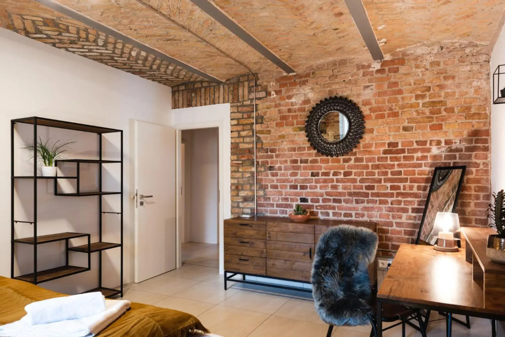 2 independent Luxury LOFTS side by side. 152m2. 4BR. Co-CLEAN grocery help