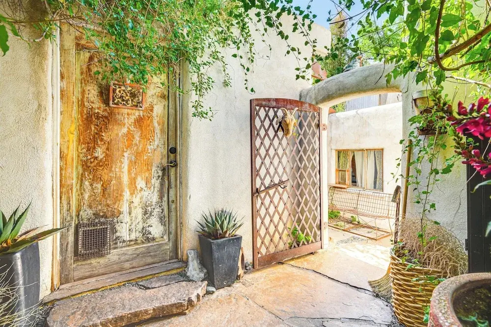 Centrally Located Santa Fe Studio Near Town!