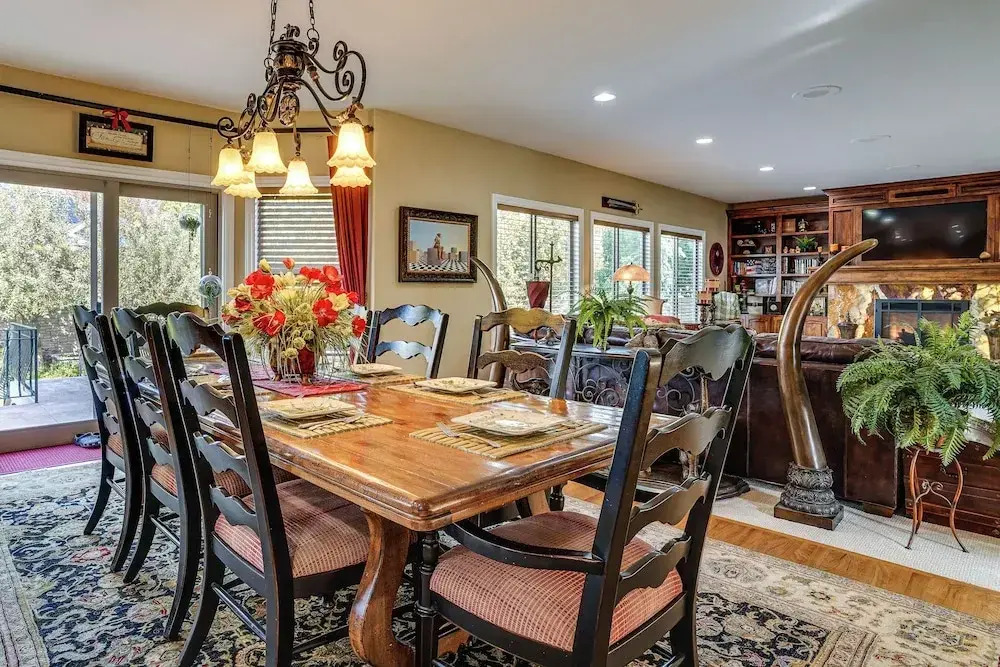 Elegant 6,300-sq-ft Family Home w/ Hot Tub in Orem