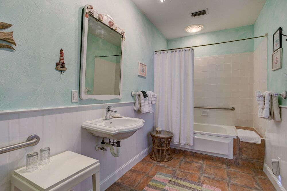 Anchor Inn NSB Bed and Breakfast