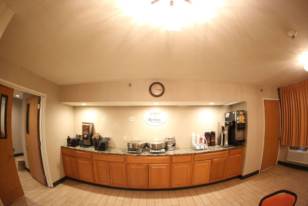 Super 8 by Wyndham Portsmouth