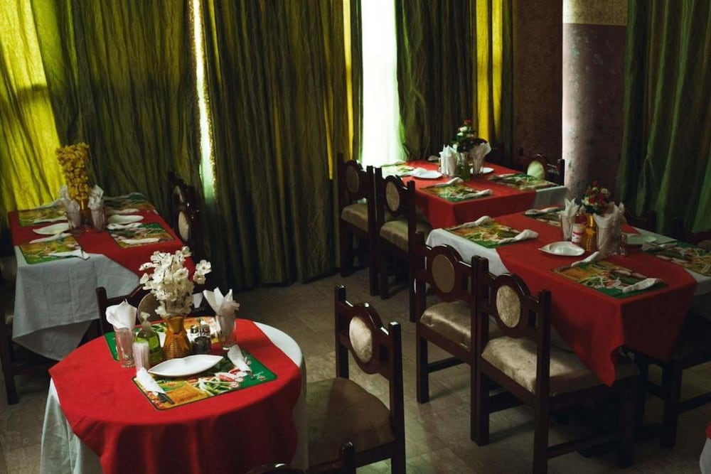 Biggie Hotel and Suites