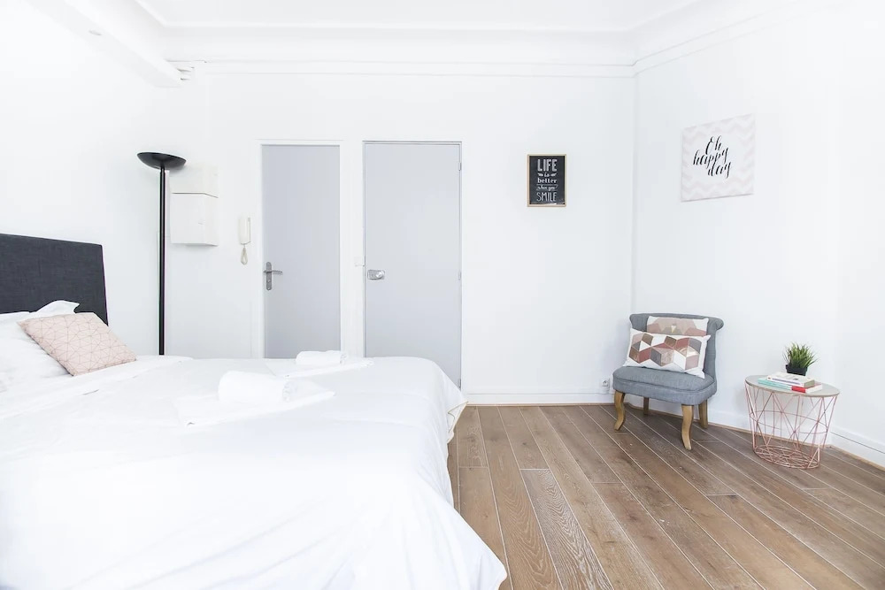 Luxury Apartment in Paris-Champs Elysées