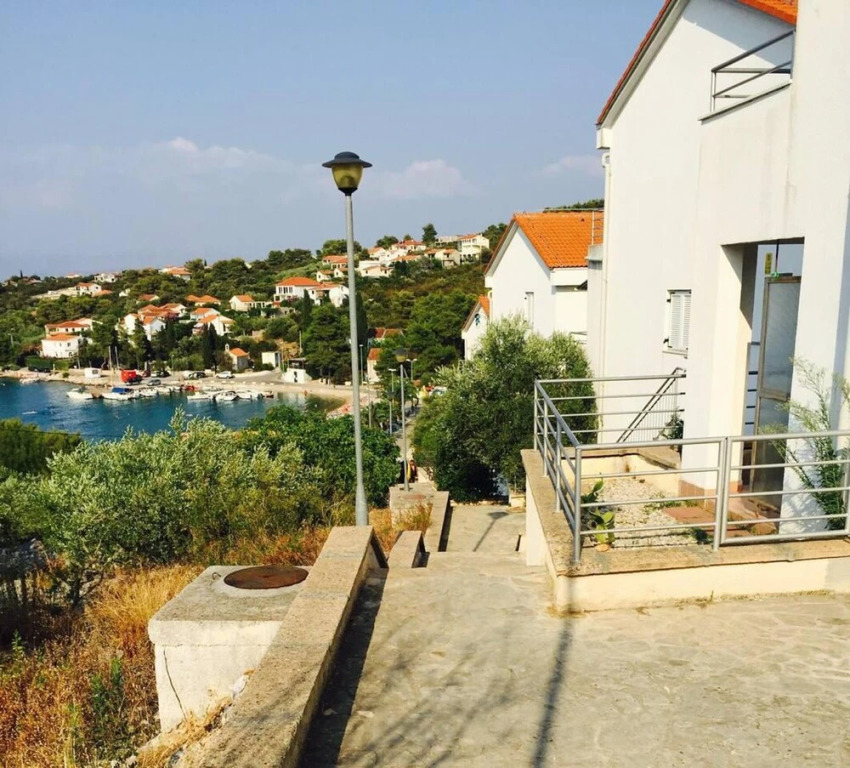 Charming 2-bed Apartment in Necujam