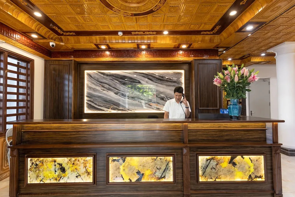 Royal Hotel Sài Đồng - Long Biên