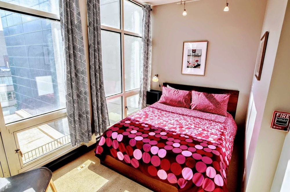 1123 Northwest Apartment #1068 - 7 Br Apts