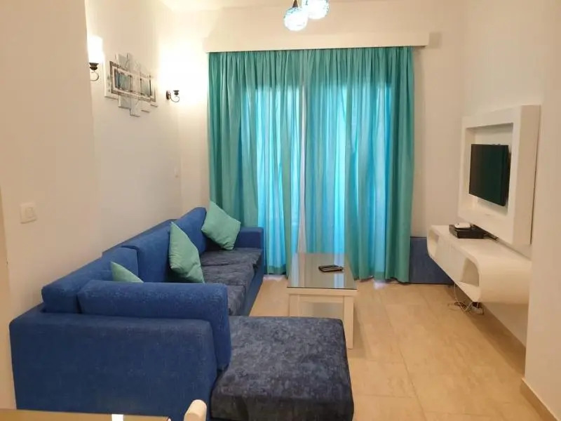 Apartment With Direct Access to Private Beach