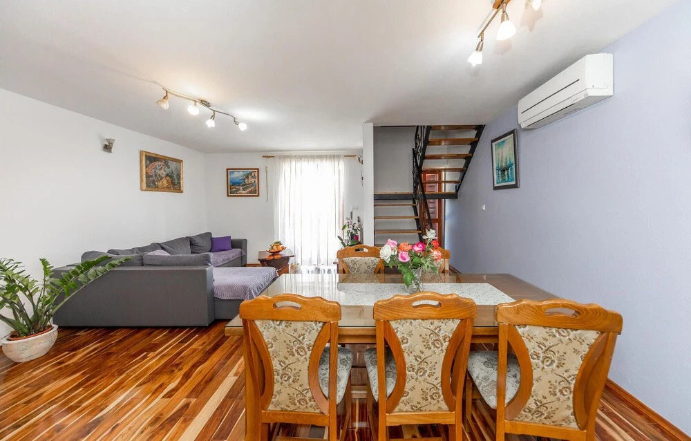 Amazing Home In Seget Donji With Wifi