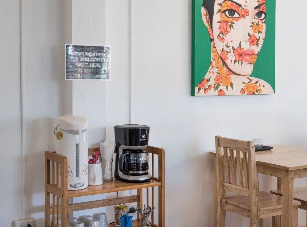 Castaway Guesthouse Hostel and Bar