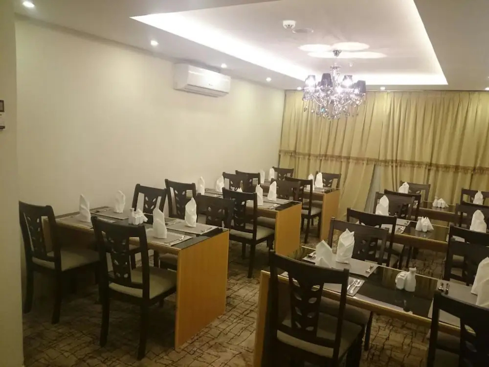 Lavona Inn Hotel