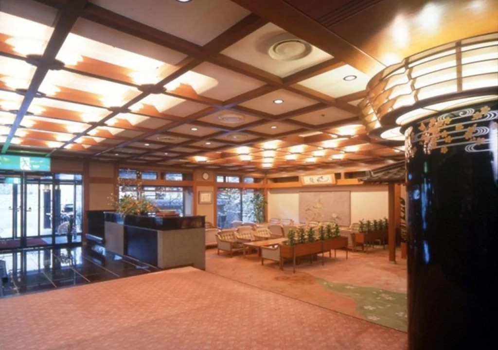 Ryokan Asukasou at the entrancne of Nara park