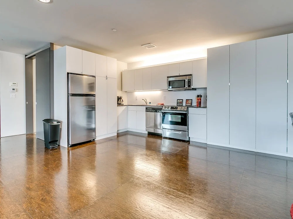 Jolly Ollie - Ultra Modern OKC Loft - Sleeps 4