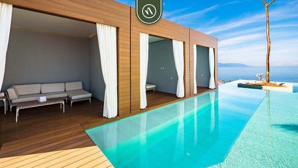 Luxury 1 BR Condo in Pier 57 - Infinity Pool