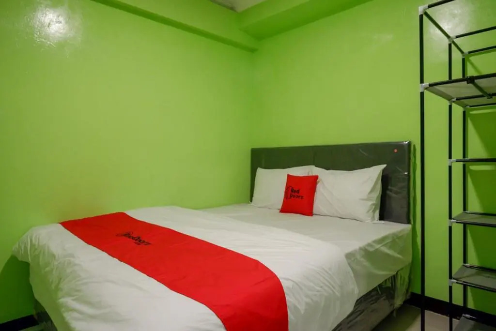 RedDoorz @ Jalan Gatot Subroto Semarang