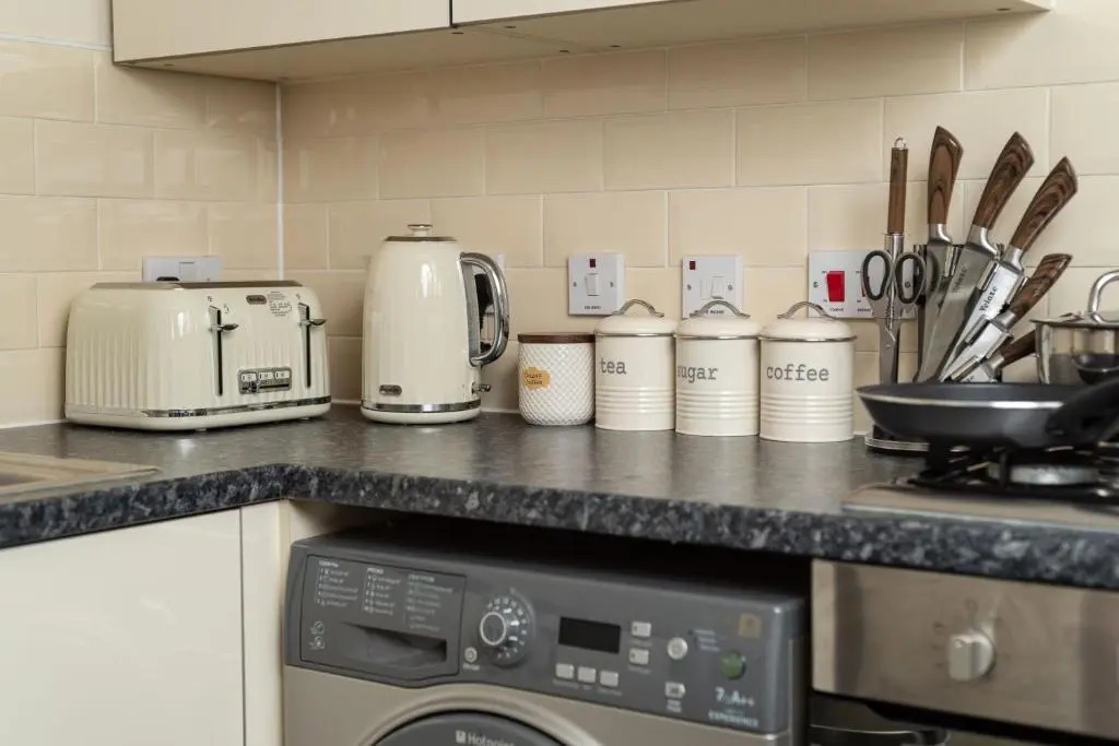 Virexxa Bletchley - Executive Suite - 2Bed Flat with Free Parking