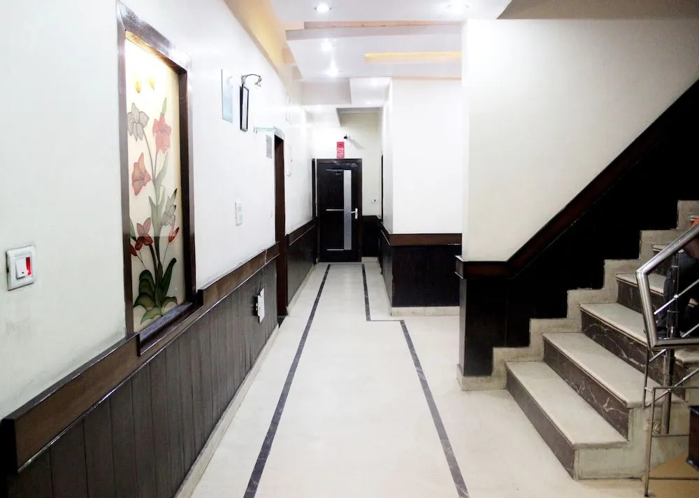 OYO 528 Hotel Neptune Residency