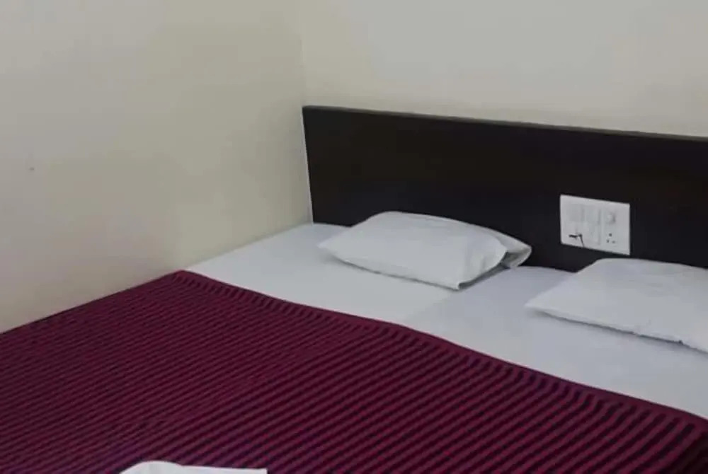 Iroomz VKG Complex