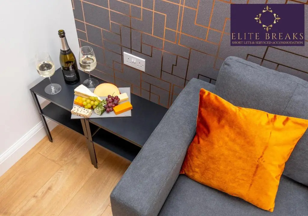 Central 4 bed house by Elite Breaks Serviced Accommodation Birmingham With Free Parking Sleeps upto 8
