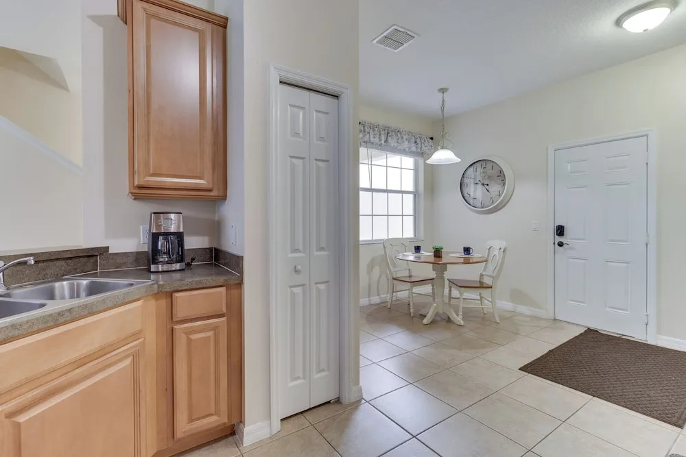 Kissimmee Retreat w/ Pool Access < 4 Mi to Disney!