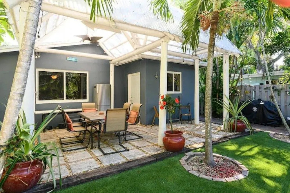 Tropical Peacock Villa with big backyard