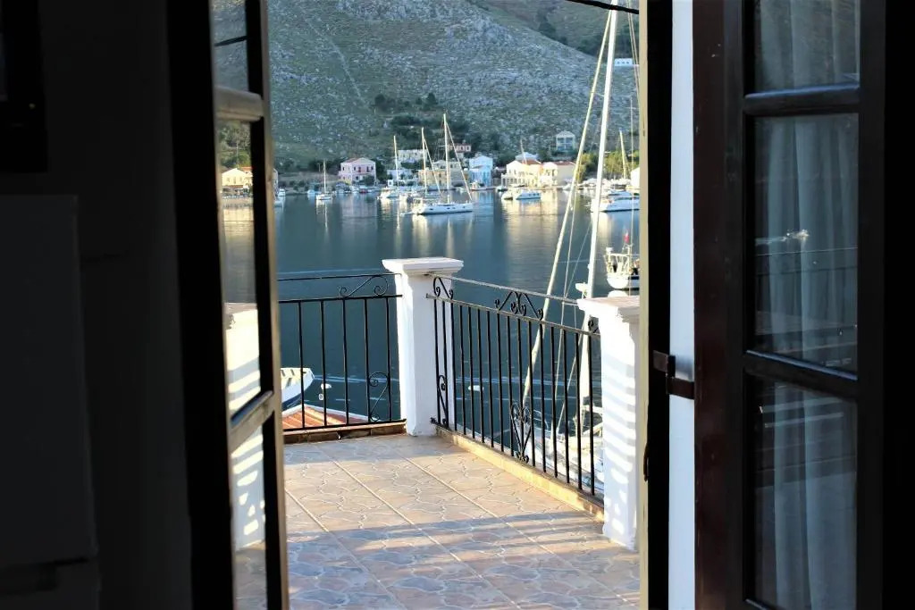 Gompos Apartment - Cozy Apartment next to the sea - Amazing Sea View